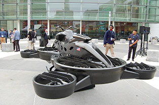 空中を駆ける世界初実用型ホバーバイク「XTURISMO」