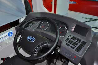 BYD K9の運転席。