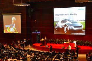 SIEMENS中国担当役員の程美偉氏がEVモビリティにおける電機システムサプライヤーの役割を強調。