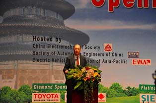 GM中国事業担当役員のKevin E. Wale氏。中国の次世代エネルギー自動車技術開発におけるGMの貢献を強調。