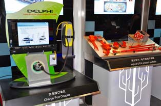 DelphiのEV充電装置とハイブリッド自動車向けケーブル製品。
