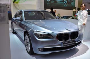 BMWのハイブリッド5シリーズ。中国富裕層をターゲットに拡販狙う。