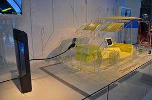 VWがEV充電コンセプトーを模型で演示。