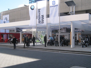 BMWバイクの野外展示