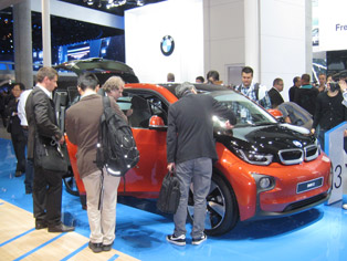 BMW i3に集う各国メディア