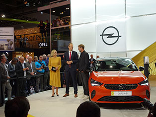 Opelのプレスカンファレンスの様子