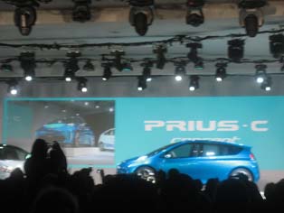 トヨタはPriusより小型のハイブリッドモデルPrius cも発表