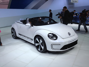 VW、コンセプトカーの電気自動車BeetleのE-Bugsterをアジアプレミア