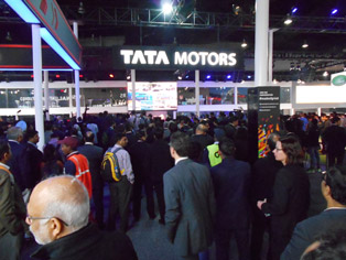 会場内の様子（Tata Motorsブース）