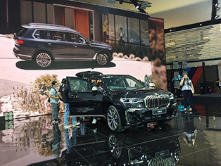 BMWはX7を公開