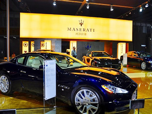 Maseratiスタンド