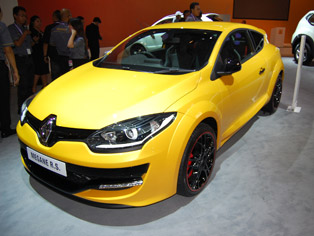 Renaultはインドネシア市場に積極参入へ、Megane等を展示