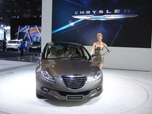 Chryslerの新モデル（モデル名なしで展示）