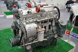 玉柴YC6Jディーゼルエンジン。直列6気筒。国4規制適合。