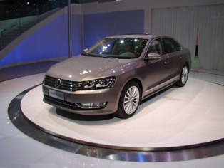 VW、上海汽車と共同開発した中型「New Passat」