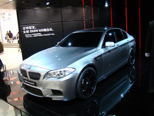 BMW、コンセプトカーM5をワールドプレミア発表