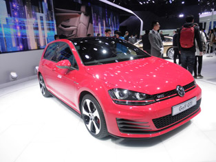 VW、現地生産の7代目Golf GTIを発表