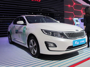 Kia、新世代K5 HYBRIDを中国で初発表