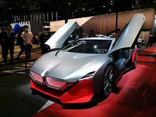 BMWはVision M Nextコンセプトカーをチャイナプレミア。