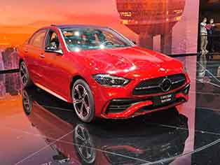 Daimlerは新型Cクラスのロングホイールべース仕様を発表。