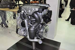 VWは得意技術のTSIエンジンを誇示