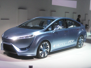トヨタが世界初公開した燃料電池車のコンセプトモデルFCV-R