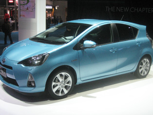 トヨタが2011年12月に発売する新型小型ハイブリッド車Aqua
